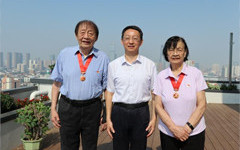 金属所党委组织颁发“光荣在党50年”纪念章